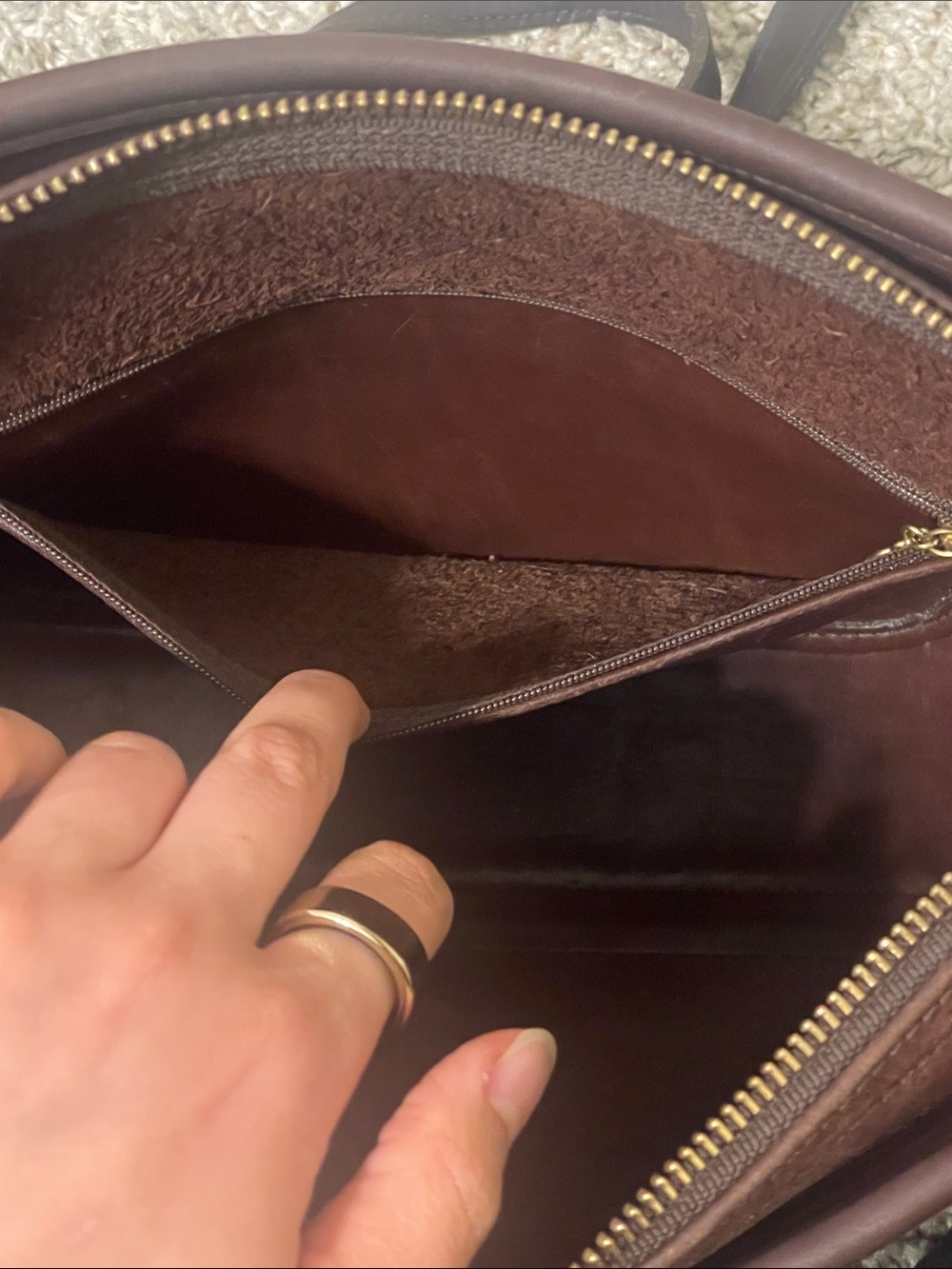 Vintage Coach Leather Crossbody zipper Bag in chocolate brown color - Picture 11 of 16